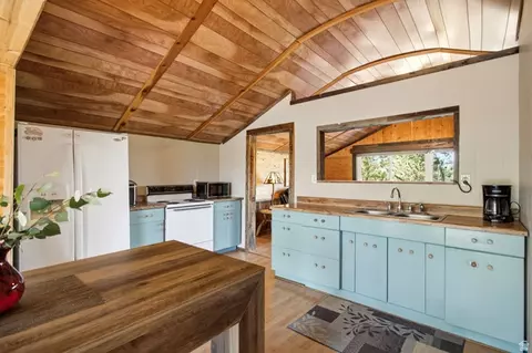 Kitchen - 1663 Lancer Ln, Kamas, UT 84036 photo 2 of 4
