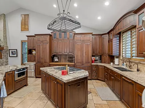 Kitchen - 4460 S 2700 E, Holladay, UT 84124 photo 3 of 6