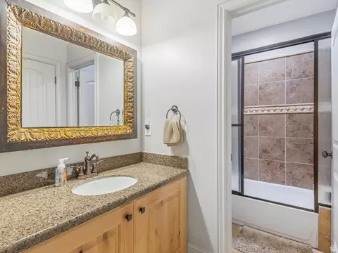 Bath - 4460 S 2700 E, Holladay, UT 84124 photo 4 of 5