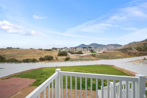 Exterior - 36 W Limber Pine Dr, Mapleton, UT 84664 photo 4 of 12