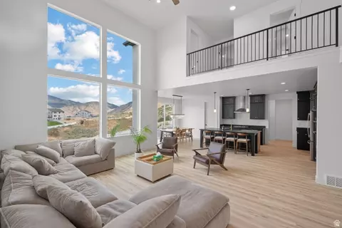 Living - 36 W Limber Pine Dr, Mapleton, UT 84664 photo 2 of 2