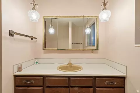 Bath - 485 Parkview Cir, Smithfield, UT 84335 photo 3 of 4