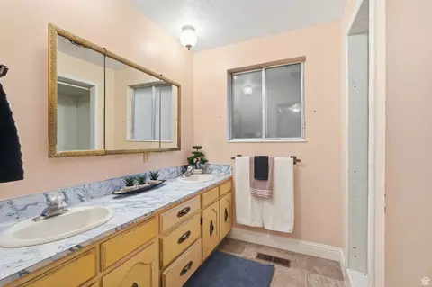 Bath - 485 Parkview Cir, Smithfield, UT 84335 photo 1 of 4