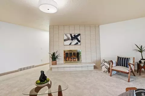Living - 485 Parkview Cir, Smithfield, UT 84335 photo 2 of 5