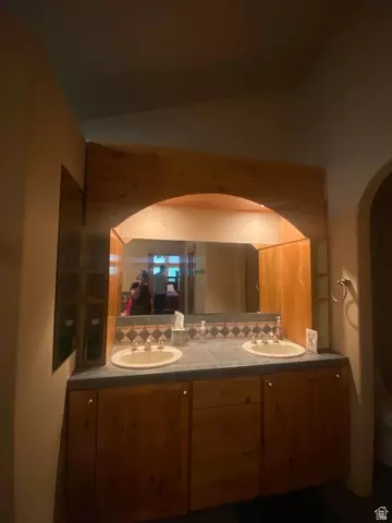 Bath - 1012 N 725 W, Brian Head, UT 84719 photo 2 of 4