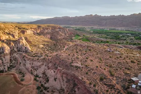 2140 Steel Bender Trl, Moab, UT 84532 photo 3