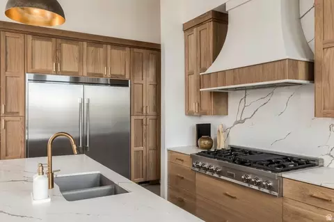 Kitchen - 1341 Willow Lakes Dr #56, Logan, UT 84321 photo 10 of 11