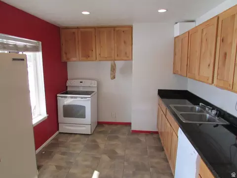 Kitchen - 609 E 100 N, Spanish Fork, UT 84660 photo 1 of 1