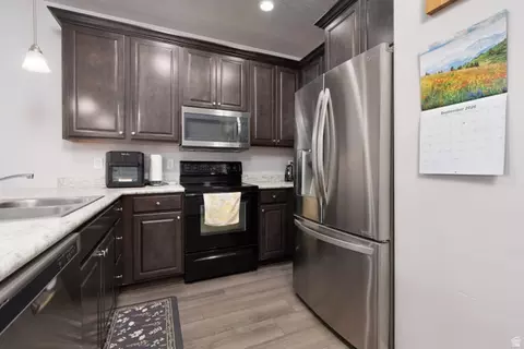 Kitchen - 709 N 220 E, Salem, UT 84653 photo 2 of 4