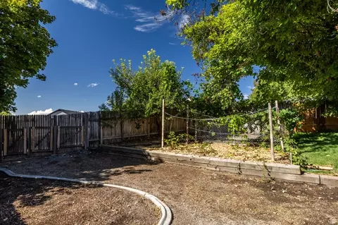 Exterior - 1041 E Lamplighter Dr, Logan, UT 84321 photo 7 of 9