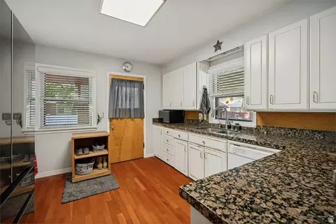 Kitchen - 1360 S 100 E, Bountiful, UT 84010 photo 1 of 3
