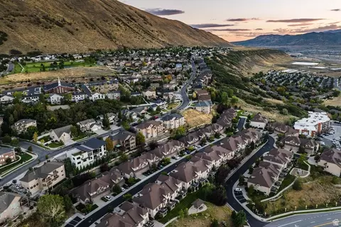 View/Area - 318 E Nechatel Dr, Draper, UT 84020 photo 4 of 9