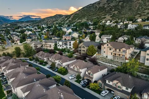 View/Area - 318 E Nechatel Dr, Draper, UT 84020 photo 2 of 9