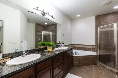 Bath - 318 E Nechatel Dr, Draper, UT 84020 photo 1 of 5