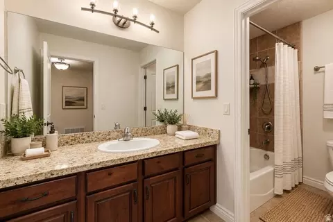 Bath - 318 E Nechatel Dr, Draper, UT 84020 photo 4 of 5