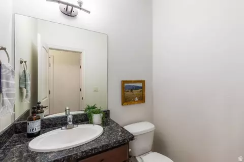 Bath - 318 E Nechatel Dr, Draper, UT 84020 photo 3 of 5