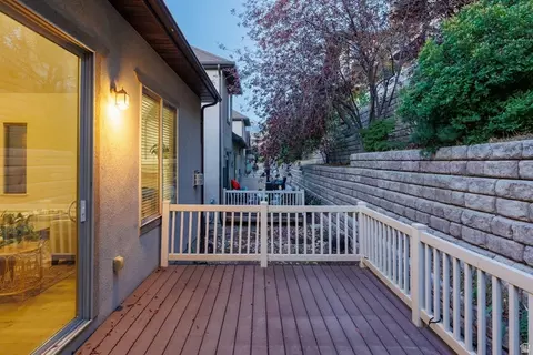 Exterior - 318 E Nechatel Dr, Draper, UT 84020 photo 5 of 8