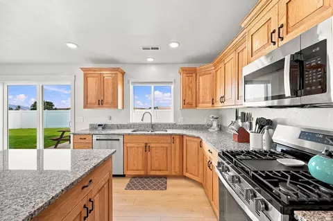 Kitchen - 1566 Silver Canoe Loop, Logan, UT 84321 photo 3 of 4