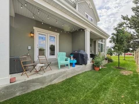 Exterior - 9256 S Ashbourne Dr, Sandy, UT 84094 photo 4 of 5