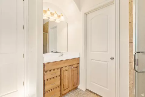 Bath - 664 S Silver Leaf Dr, Mapleton, UT 84664 photo 4 of 6