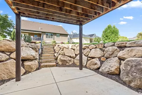 Exterior - 664 S Silver Leaf Dr, Mapleton, UT 84664 photo 5 of 9