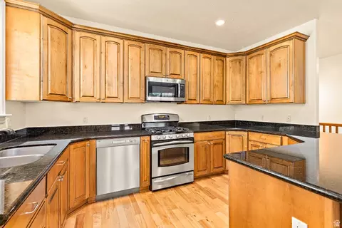 Kitchen - 664 S Silver Leaf Dr, Mapleton, UT 84664 photo 2 of 3