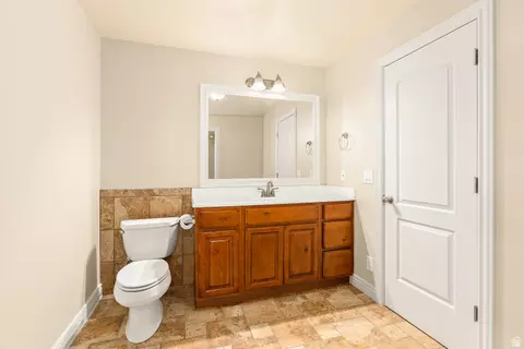 Bath - 664 S Silver Leaf Dr, Mapleton, UT 84664 photo 5 of 6