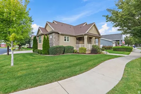 Exterior - 664 S Silver Leaf Dr, Mapleton, UT 84664 photo 3 of 9