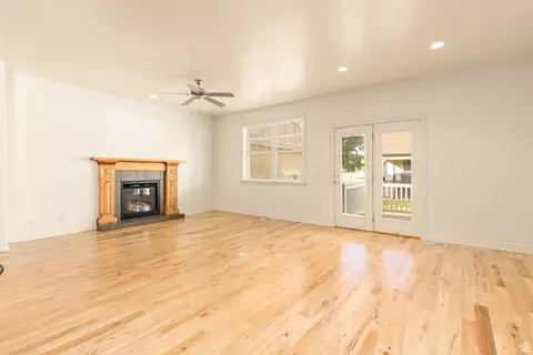 Living - 664 S Silver Leaf Dr, Mapleton, UT 84664 photo 2 of 6