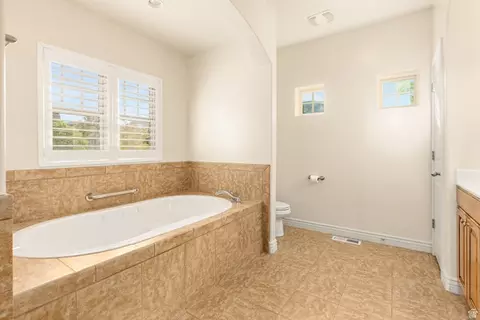 Bath - 664 S Silver Leaf Dr, Mapleton, UT 84664 photo 2 of 6