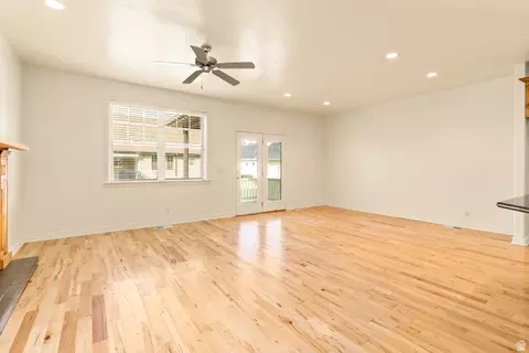 Living - 664 S Silver Leaf Dr, Mapleton, UT 84664 photo 1 of 6