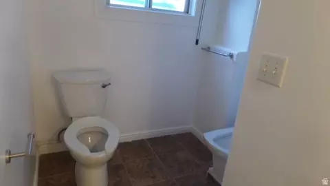 Bath - 4932 S Pinehill Dr, Murray, UT 84107 photo 3 of 3