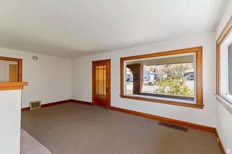 Living - 2979 Jackson Ave, Ogden, UT 84403 photo 4 of 5