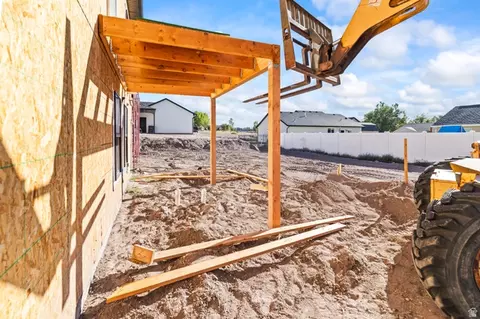 Exterior - 227 N 450 E, Monroe, UT 84754 photo 7 of 9