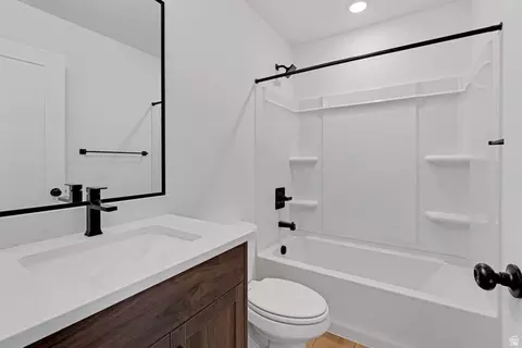 Bath - 853 E Maplehurst Dr S #118, Murray, UT 84107 photo 2 of 2