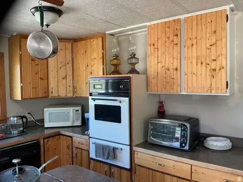 Kitchen - 1464 E Valley Dr, Manila, UT 84046 photo 2 of 3
