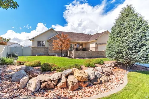 9044 S Pine Laurel Ln W, West Jordan, UT 84081