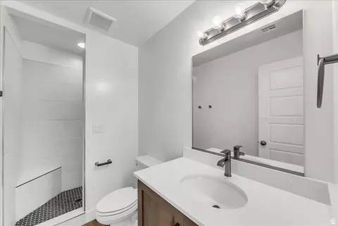 Bath - 3525 E Red Pine Way, Saint George, UT 84790 photo 1 of 5