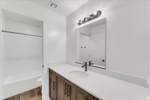 Bath - 3525 E Red Pine Way, Saint George, UT 84790 photo 2 of 5