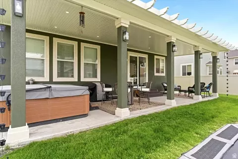 Exterior - 193 E Water Ln, Vineyard, UT 84059 photo 3 of 5