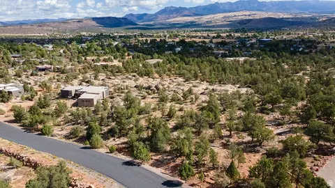 548 N Rock Garden Ln, Dammeron Valley, UT 84783