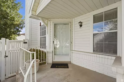 Exterior - 246 W 925 N, Bountiful, UT 84010 photo 2 of 7