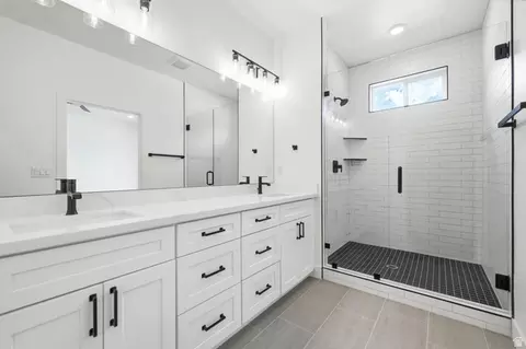 Bath - 489 E 7800 S, Midvale, UT 84047 photo 2 of 3