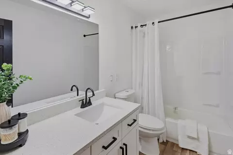Bath - 2155 Pierce Ave, Ogden, UT 84401 photo 1 of 4