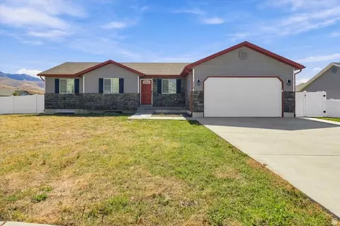 Exterior - 710 E 720 N, Smithfield, UT 84335 photo 4 of 7