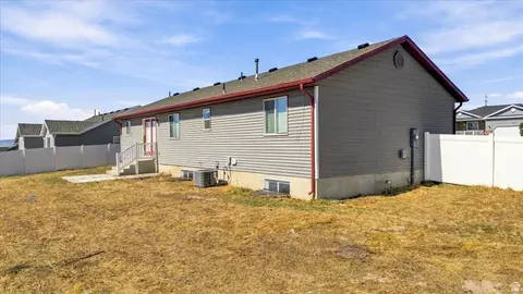 Exterior - 710 E 720 N, Smithfield, UT 84335 photo 6 of 7