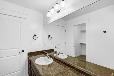 Bath - 710 E 720 N, Smithfield, UT 84335 photo 2 of 3