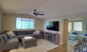 Living - 128 Overlook Dr, Hurricane, UT 84737 photo 3 of 6