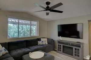Living - 128 Overlook Dr, Hurricane, UT 84737 photo 4 of 6