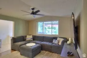 Living - 128 Overlook Dr, Hurricane, UT 84737 photo 5 of 6